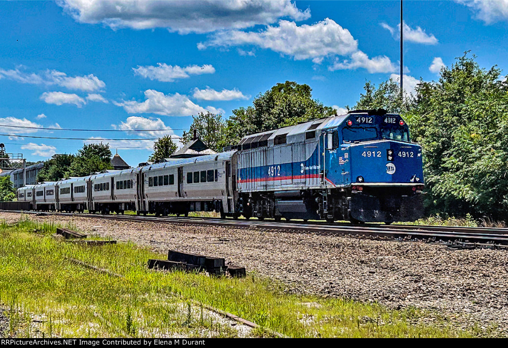 MNCR 4912 on train 1116